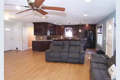 100 Lake Promenade, Ronkonkoma, NY 11779 - Photo 4