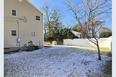 100 Lake Promenade, Ronkonkoma, NY 11779 - Photo 14