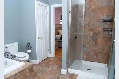 100 Lake Promenade, Ronkonkoma, NY 11779 - Photo 8