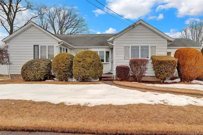 191 N Albany Avenue, Massapequa, NY 11758 - Photo 20