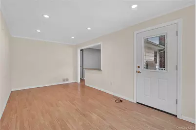 191 N Albany Avenue, Massapequa, NY 11758 - Photo 14