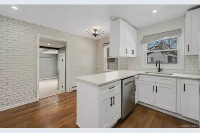 340 Westchester Avenue, West Babylon, NY 11704 - Photo 12