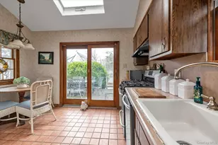 13 Everett St, Lynbrook, NY 11563 - Photo 8