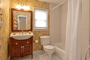 13 Everett St, Lynbrook, NY 11563 - Photo 10