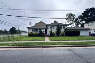 36 Monroe Pl, Hempstead, NY 11550 - Photo 2