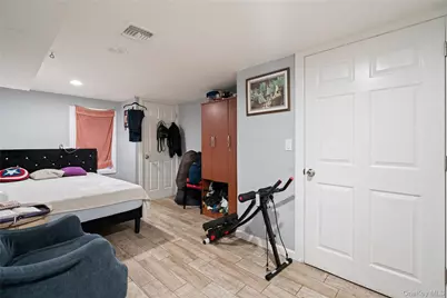109 New York Avenue, Bay Shore, NY 11706 - Photo 18
