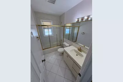 189 Vanderbilt Avenue, Brentwood, NY 11717 - Photo 8