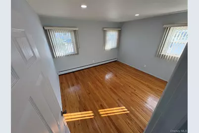 189 Vanderbilt Avenue, Brentwood, NY 11717 - Photo 6