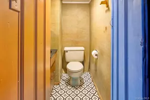 1662 Greenway Blvd, Valley Stream, NY 11580 - Photo 28