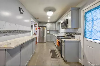 1662 Greenway Boulevard, Valley Stream, NY 11580 - Photo 8