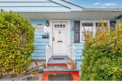 1662 Greenway Boulevard, Valley Stream, NY 11580 - Photo 2