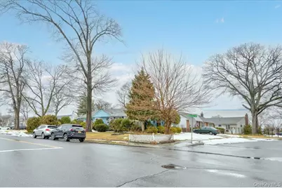 1662 Greenway Boulevard, Valley Stream, NY 11580 - Photo 34