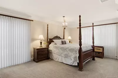 21 Shore Drive W, Copiague, NY 11726 - Photo 20