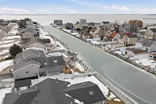 21 Shore Dr W, Copiague, NY 11726 - Photo 6