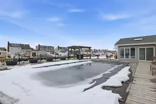 21 Shore Dr W, Copiague, NY 11726 - Photo 30