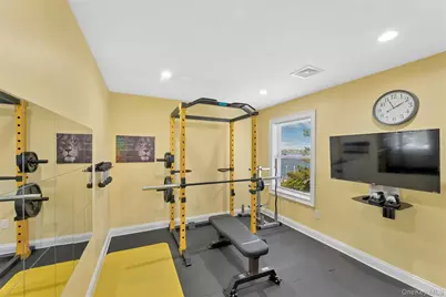 890 S Long Beach Avenue, Freeport, NY 11520 - Photo 18