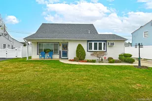 232 Old Farm Rd, Levittown, NY 11756 - Photo 2