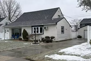 232 Old Farm Rd, Levittown, NY 11756 - Photo 2