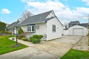 232 Old Farm Rd, Levittown, NY 11756 - Photo 4