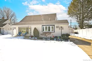 232 Old Farm Rd, Levittown, NY 11756 - Photo 2
