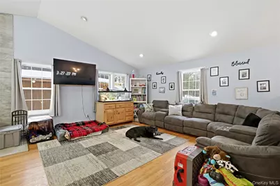 23 Hazelwood Road N, Wurtsboro, NY 12790 - Photo 8