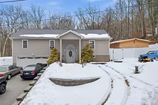 23 Hazelwood Rd N, Wurtsboro, NY 12790 - Photo 2