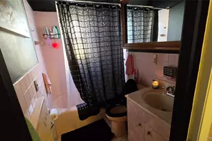 32 Butler Blvd, Elmont, NY 11003 - Photo 18