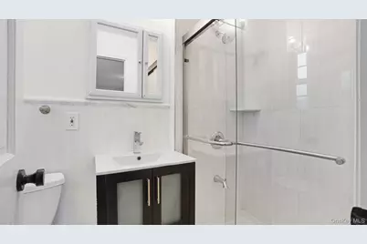 22 Marshall Lane, Westbury, NY 11590 - Photo 10