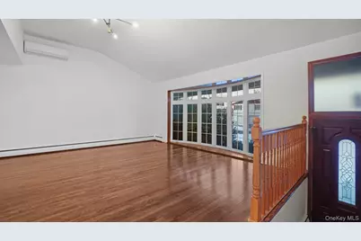 22 Marshall Lane, Westbury, NY 11590 - Photo 8