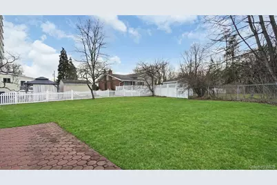 22 Marshall Lane, Westbury, NY 11590 - Photo 16