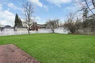 22 Marshall Ln, Westbury, NY 11590 - Photo 16