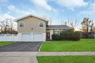 22 Marshall Ln, Westbury, NY 11590 - Photo 2