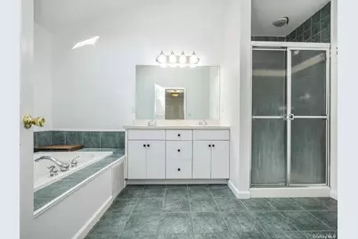 3 Ale Court, Centerport, NY 11721 - Photo 18