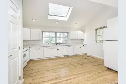 3 Ale Court, Centerport, NY 11721 - Photo 12