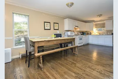 4 Ale Court, Centerport, NY 11721 - Photo 4