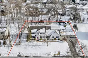 9 Trotter Ln, Poughkeepsie, NY 12603 - Photo 2