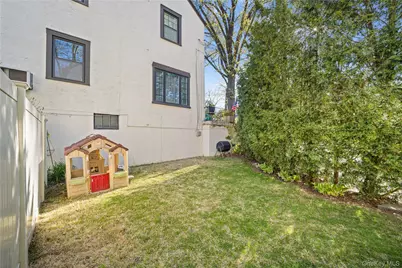74 Central Parkway, Mount Vernon, NY 10552 - Photo 8