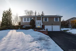 4 Winslow Ln, Kings Park, NY 11754 - Photo 2