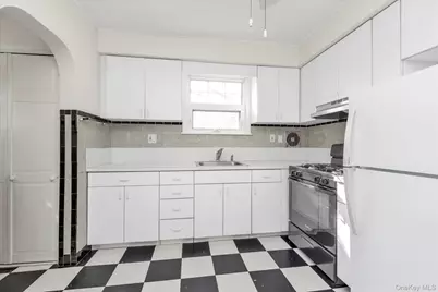 14 Endview Avenue, Lynbrook, NY 11563 - Photo 6