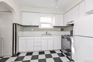 14 Endview Ave, Lynbrook, NY 11563 - Photo 6