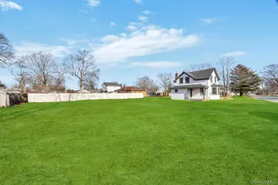 195 Brook Street, Oakdale, NY 11769 - Photo 20