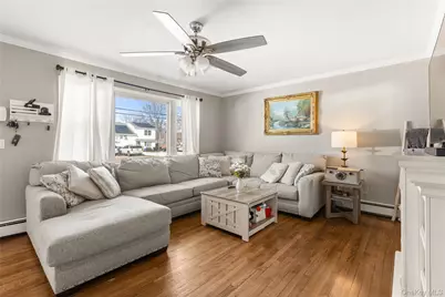 85 Cotter Street, West Islip, NY 11795 - Photo 4