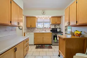 152 Haypath Rd, Old Bethpage, NY 11804 - Photo 12