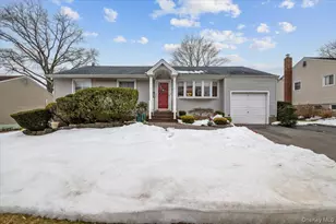 152 Haypath Rd, Old Bethpage, NY 11804 - Photo 2