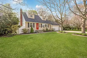 360 Renee Dr, Bayport, NY 11705 - Photo 2