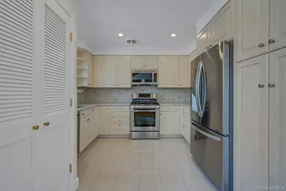 2 Channing Place #2L, Eastchester, NY 10709 - Photo 14