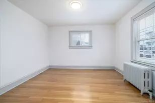 21 Twin Lawns Ave, Hicksville, NY 11801 - Photo 10