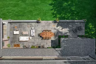 10 Middle Hollow Rd, Lloyd Harbor, NY 11743 - Photo 32