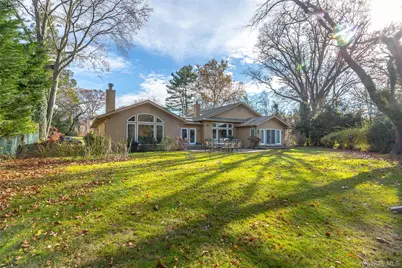 79 Meadow Woods Road, Great Neck, NY 11020 - Photo 18