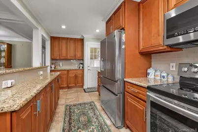 2463 Lindy Road, Westbury, NY 11590 - Photo 8